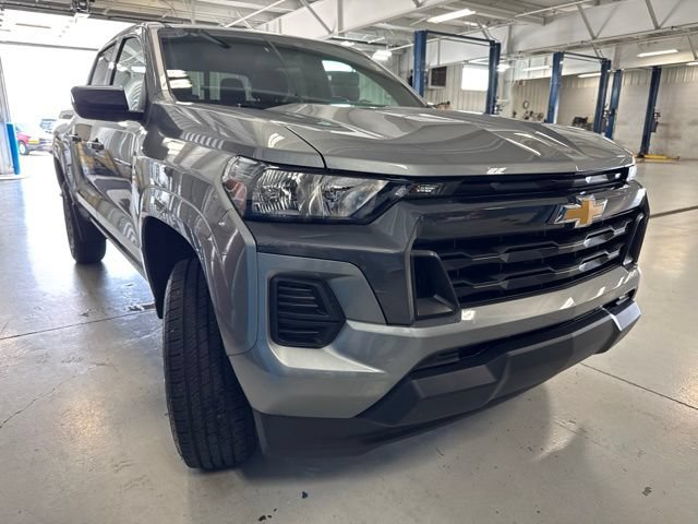 Used 2025 Chevrolet Colorado LT w/ Advanced Trailering Package AWD/4WD image 37