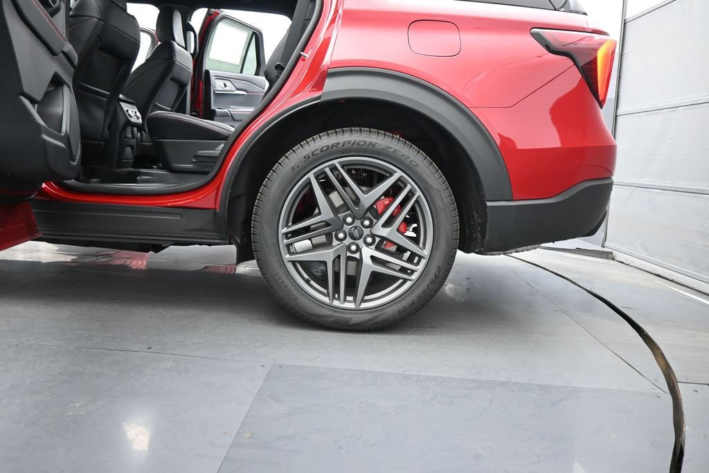 New 2026 Ford Explorer ST-Line w/ ST-Line Street Pack RWD image 23
