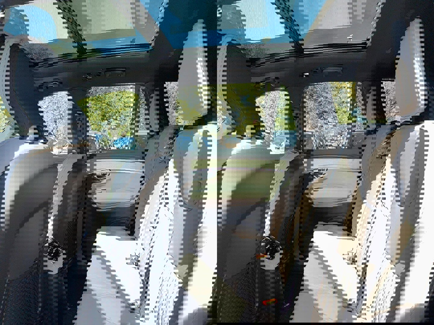 New 2026 Volvo XC90 T8 Plus w/ Protection Package Premier image 15