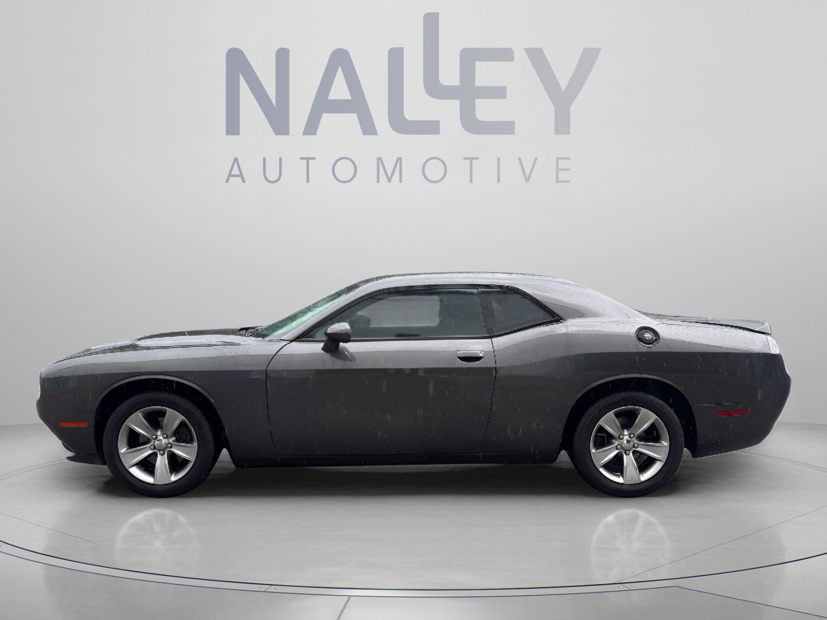 Used 2016 Dodge Challenger SXT RWD image 4