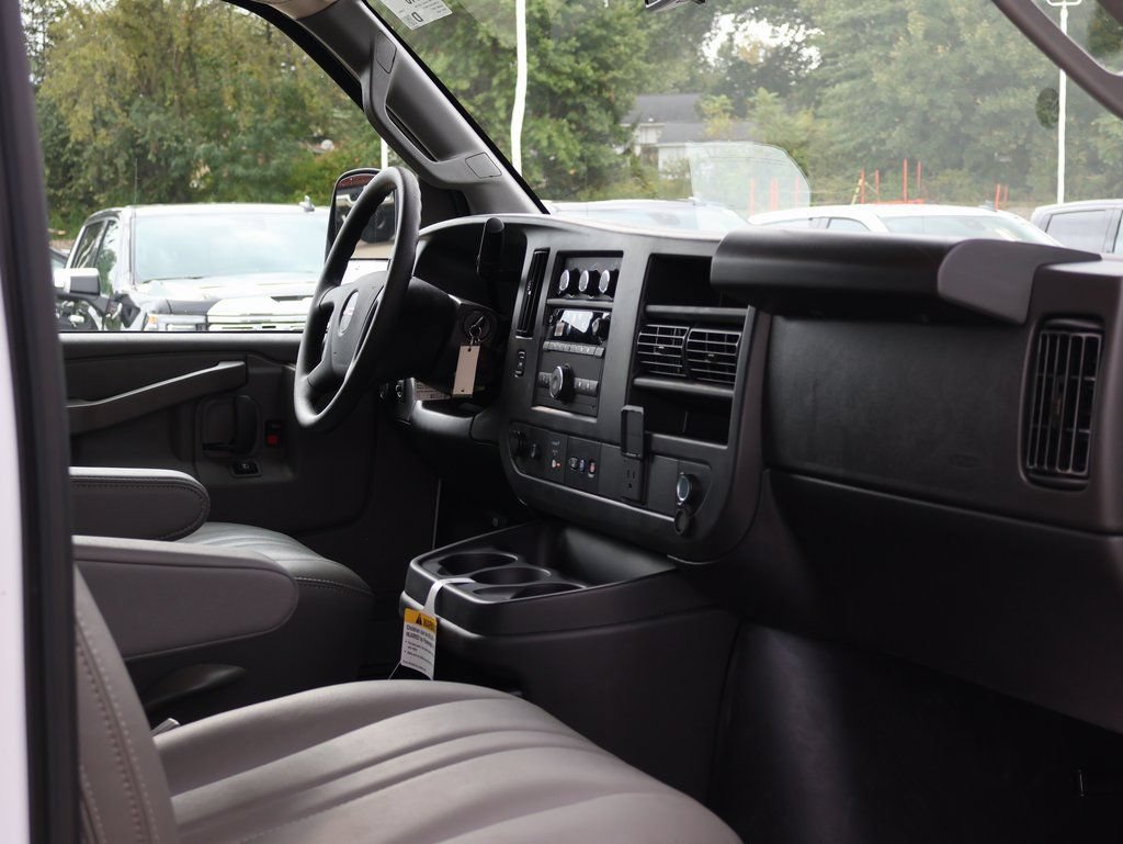 New 2025 GMC Savana 2500 w/ Enhanced Convenience Package RWD image 30