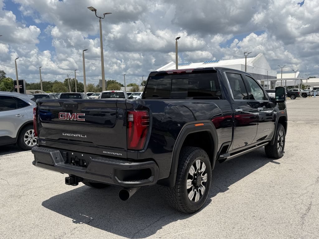 Used 2025 GMC Sierra 3500 Denali w/ Denali Reserve Package AWD/4WD image 4