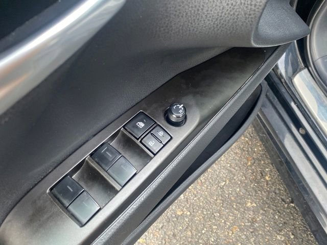 Used 2023 Toyota Camry SE image 18