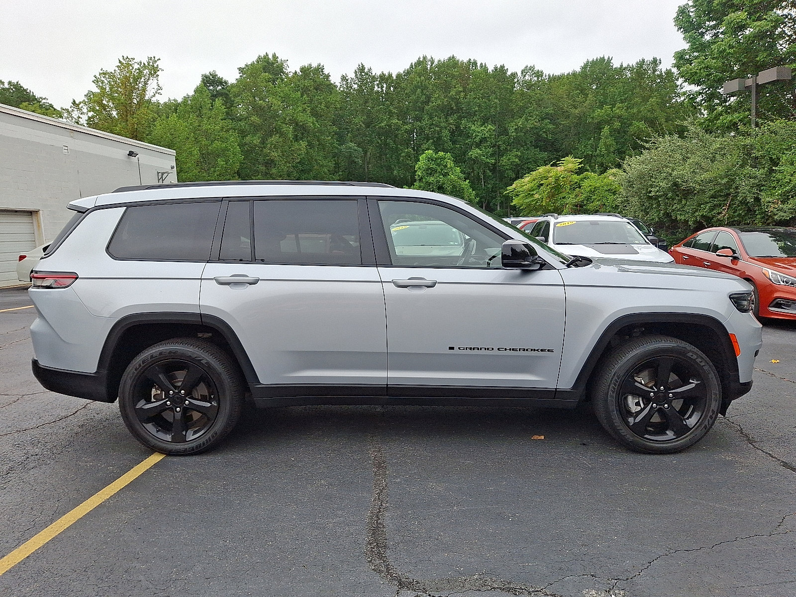 Certified 2022 Jeep Grand Cherokee L Laredo image 8