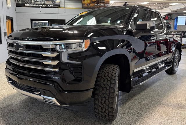 Used 2023 Chevrolet Silverado 1500 High Country w/ Technology Package AWD/4WD image 3