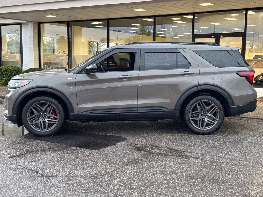 Used 2026 Ford Explorer ST-Line w/ ST-Line Street Pack AWD/4WD image 9