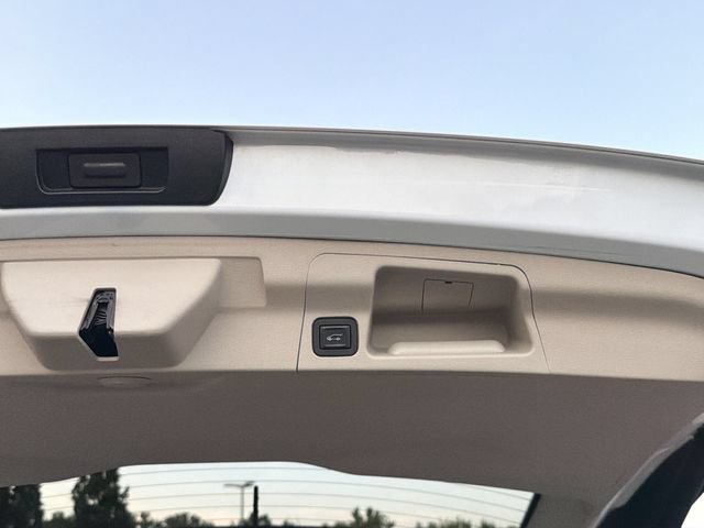Used 2019 GMC Acadia Denali w/ Technology Package FWD image 16
