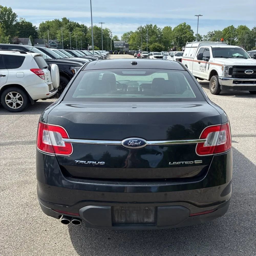 Used 2010 Ford Taurus Limited AWD/4WD image 7