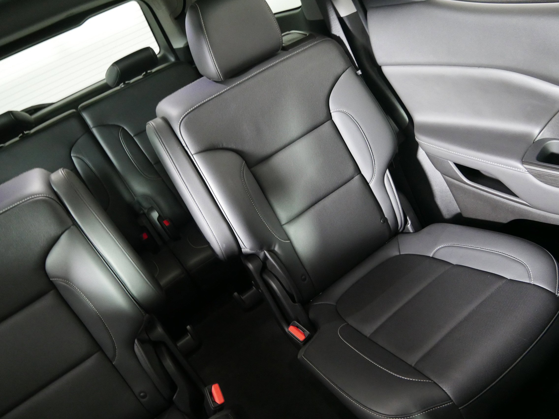 Used 2023 GMC Acadia SLT w/ Preferred Package image 14