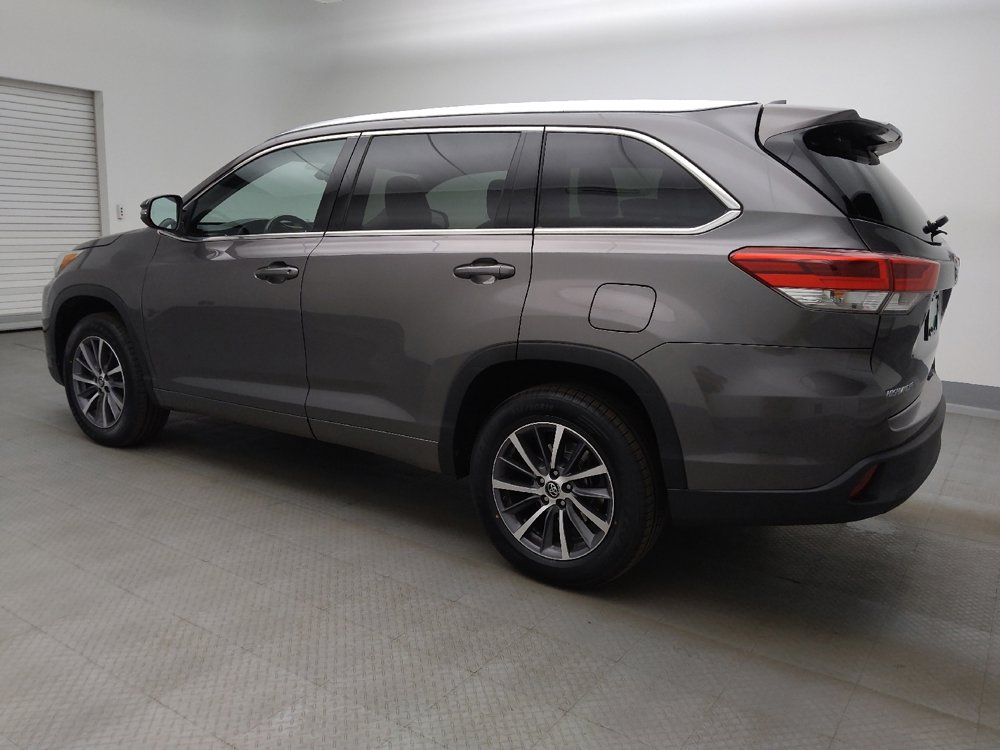 Used 2018 Toyota Highlander XLE FWD image 3