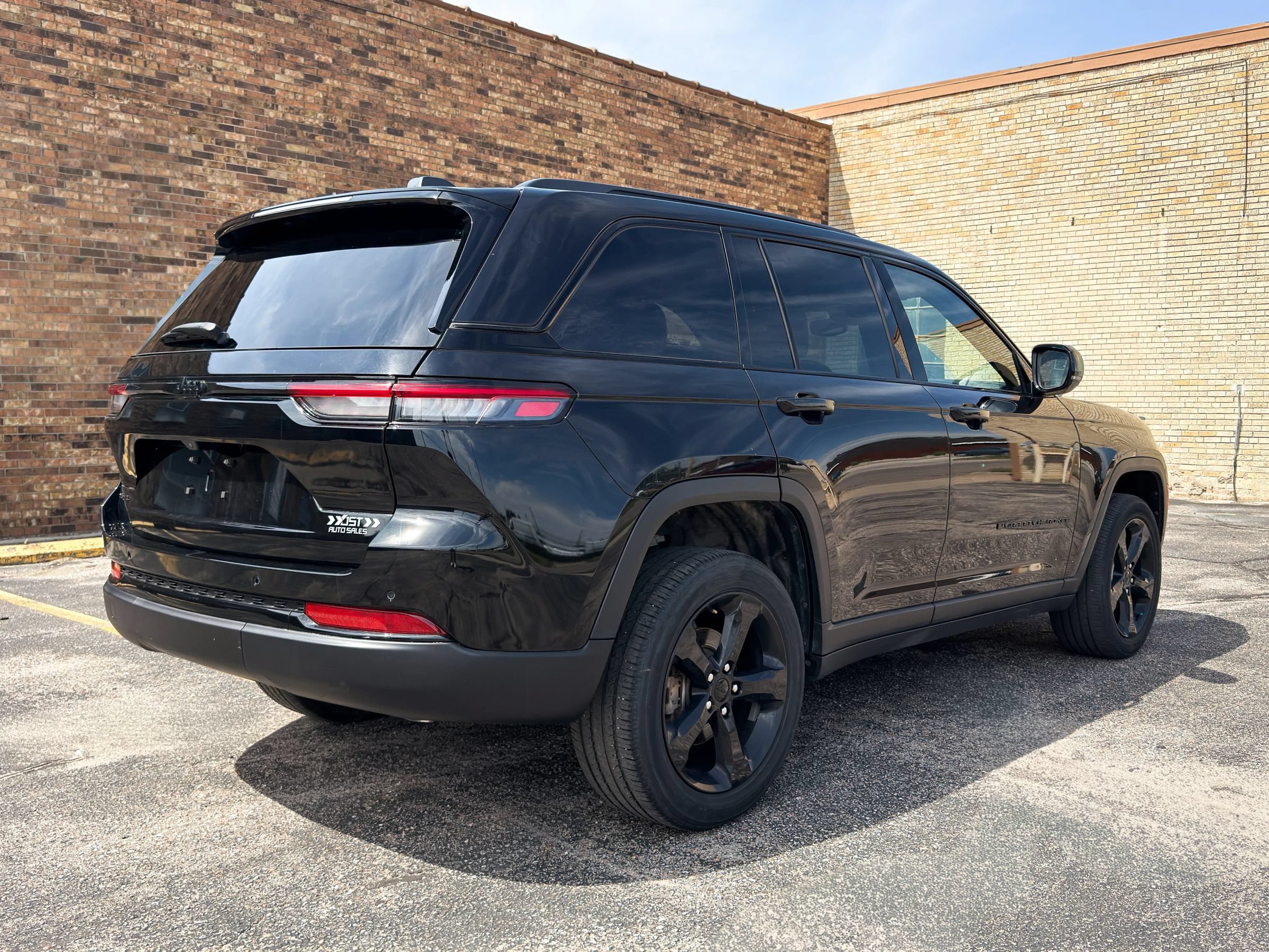 Used 2022 Jeep Grand Cherokee Altitude AWD/4WD image 8