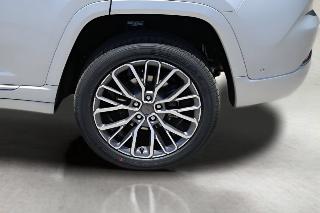 New 2026 Jeep Grand Cherokee Summit AWD/4WD image 9