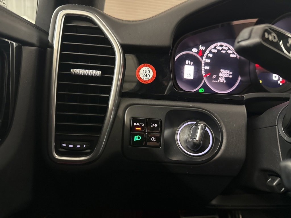 Used 2021 Porsche Cayenne Turbo image 28
