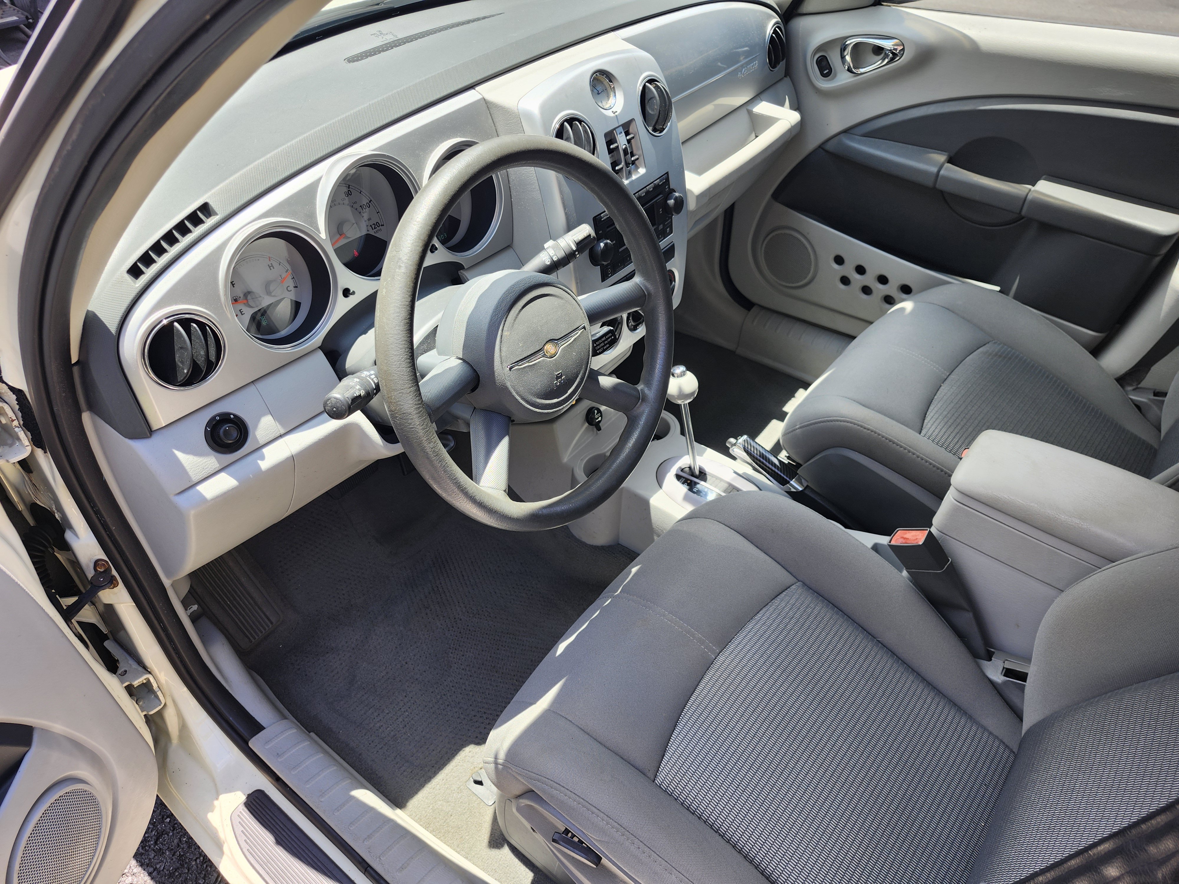 Used 2008 Chrysler PT Cruiser Touring FWD image 4