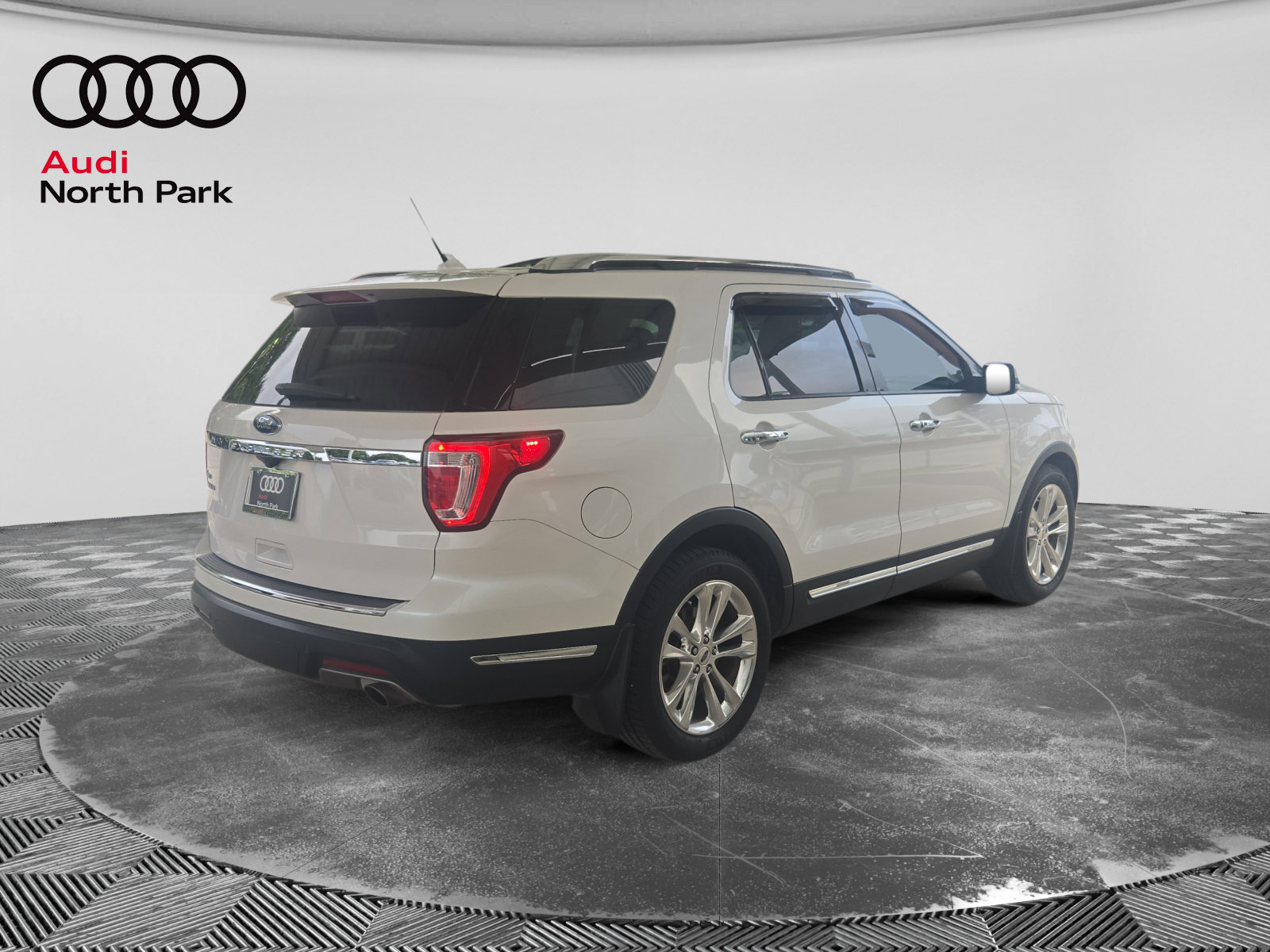 Used 2019 Ford Explorer Limited w/ Class III Trailer Tow Package FWD image 5