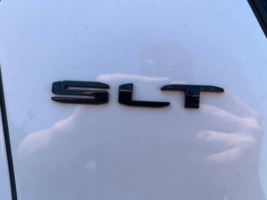 Used 2023 GMC Acadia SLT w/ Elevation Edition FWD image 18