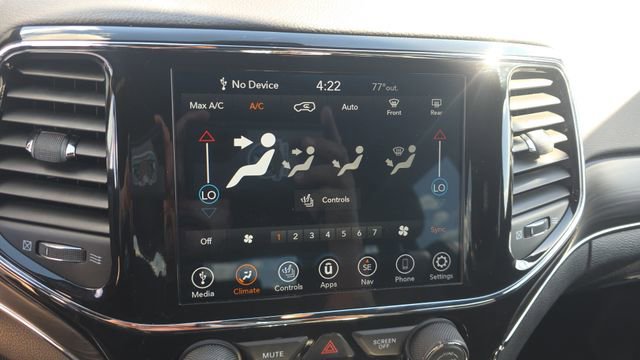 Used 2022 Jeep Grand Cherokee Limited w/ Tech Group image 20