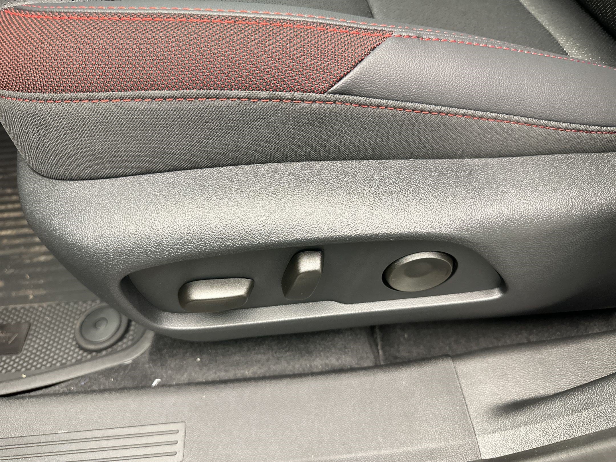 New 2027 Chevrolet Equinox RS w/ LPO, Floor Liner Package AWD/4WD image 15