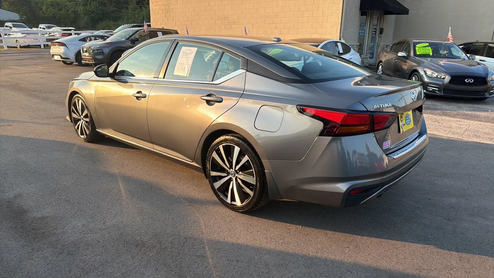 Used 2022 Nissan Altima 2.5 SR FWD image 3
