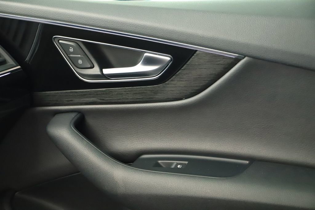 Used 2018 Audi Q7 3.0T Premium Plus w/ Premium Plus Package image 30