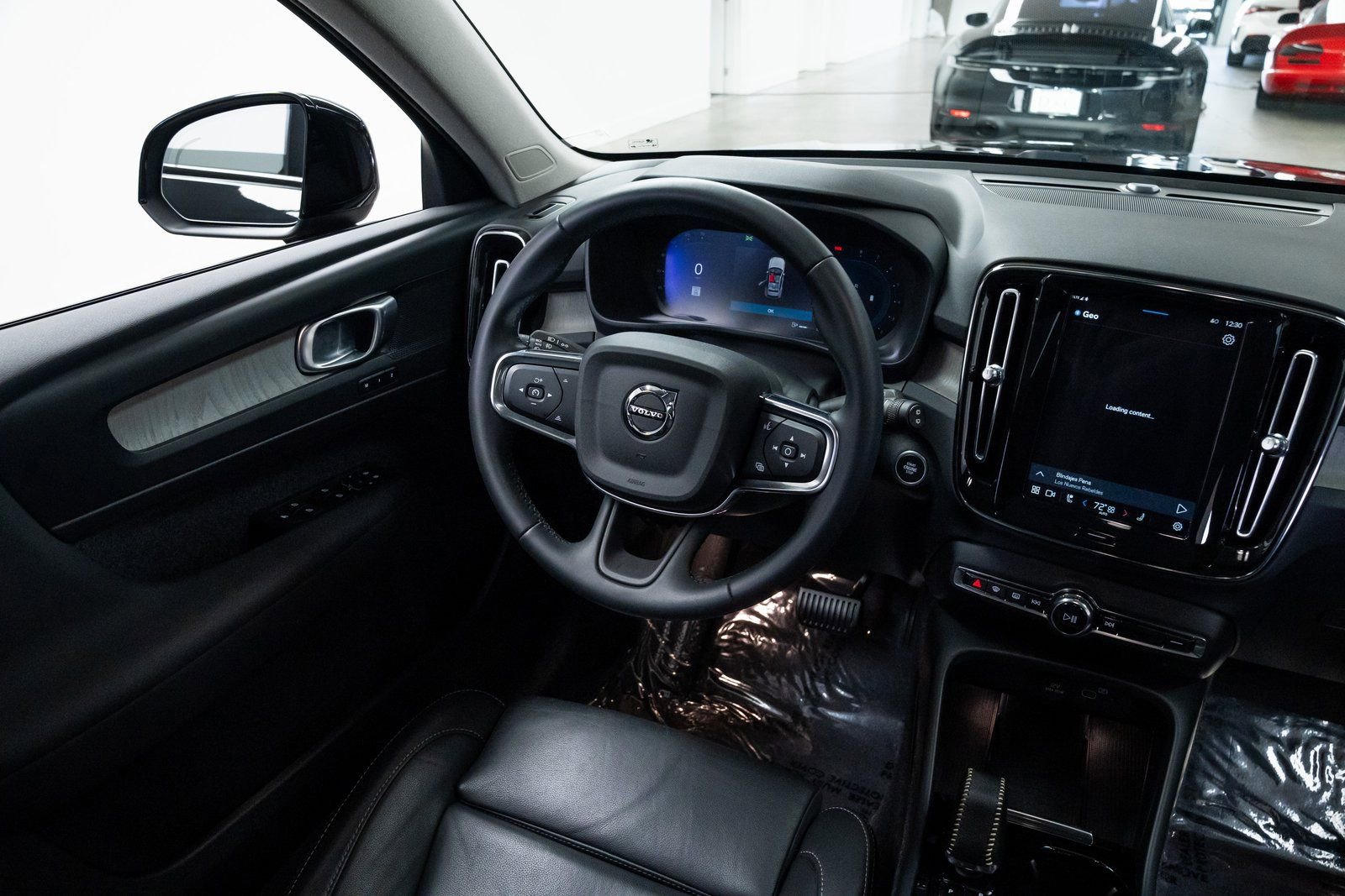 Used 2024 Volvo XC40 B5 Plus image 10