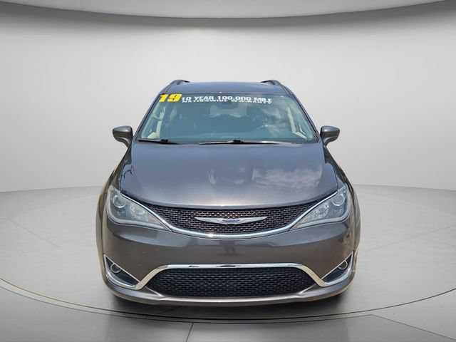 Used 2019 Chrysler Pacifica Touring Plus w/ Tire & Wheel Group FWD image 4