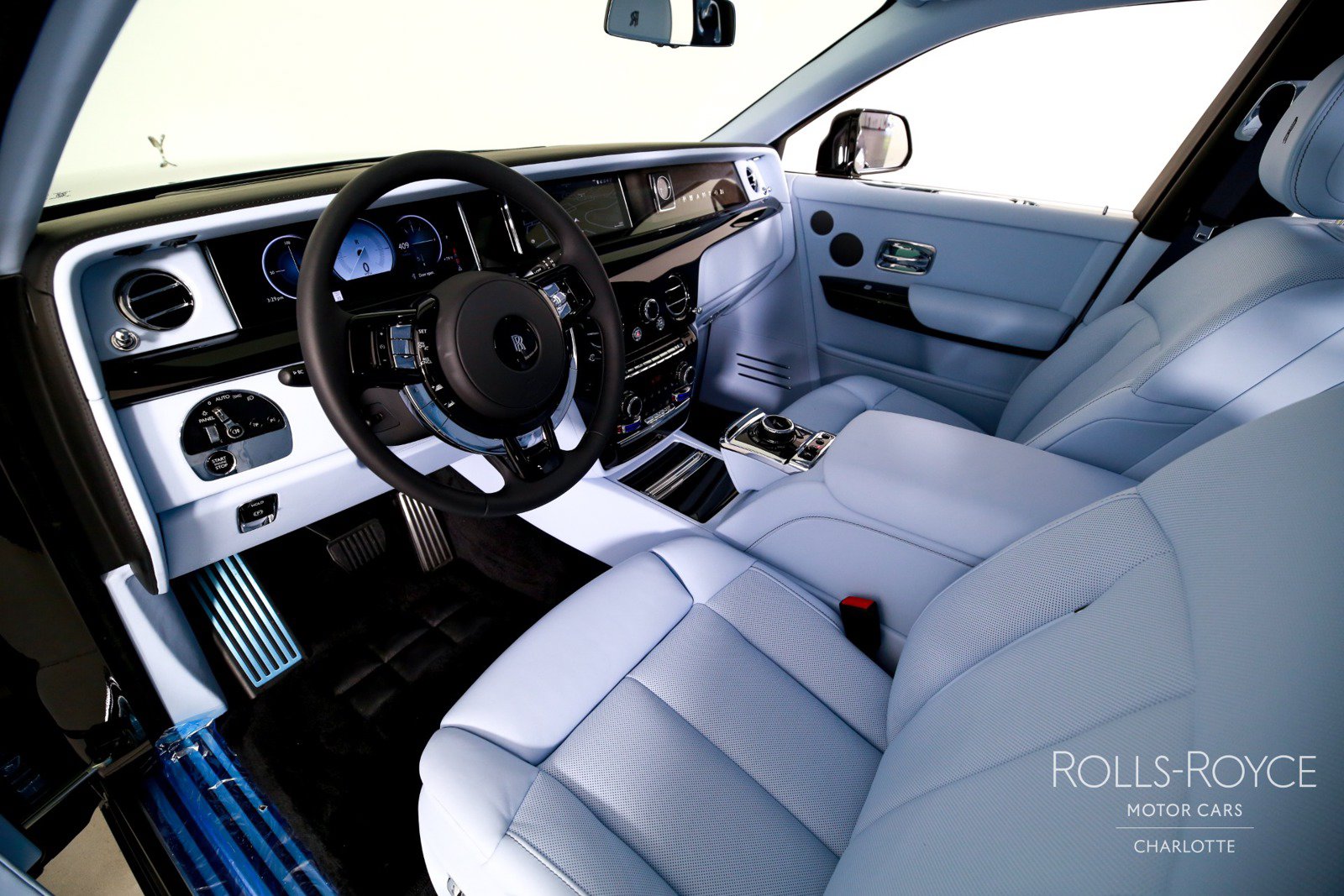 New 2027 Rolls-Royce Phantom Sedan RWD image 4