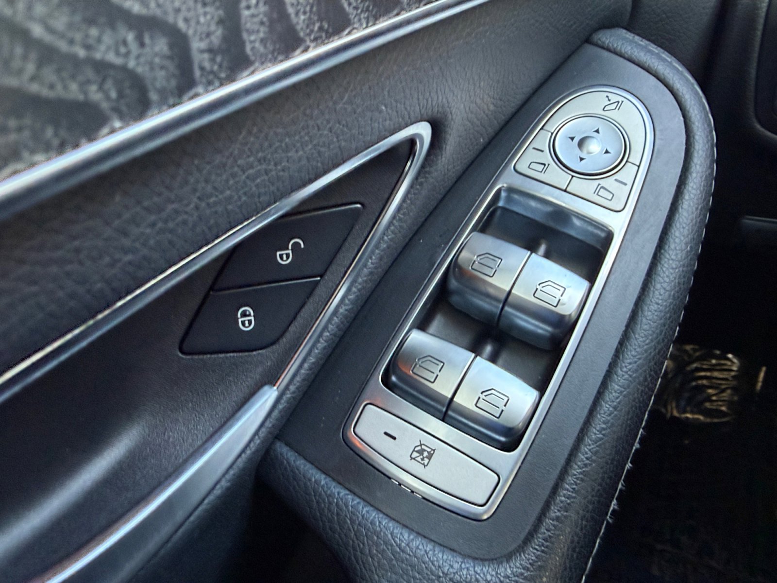 Used 2017 Mercedes-Benz C 300 4MATIC Sedan image 13