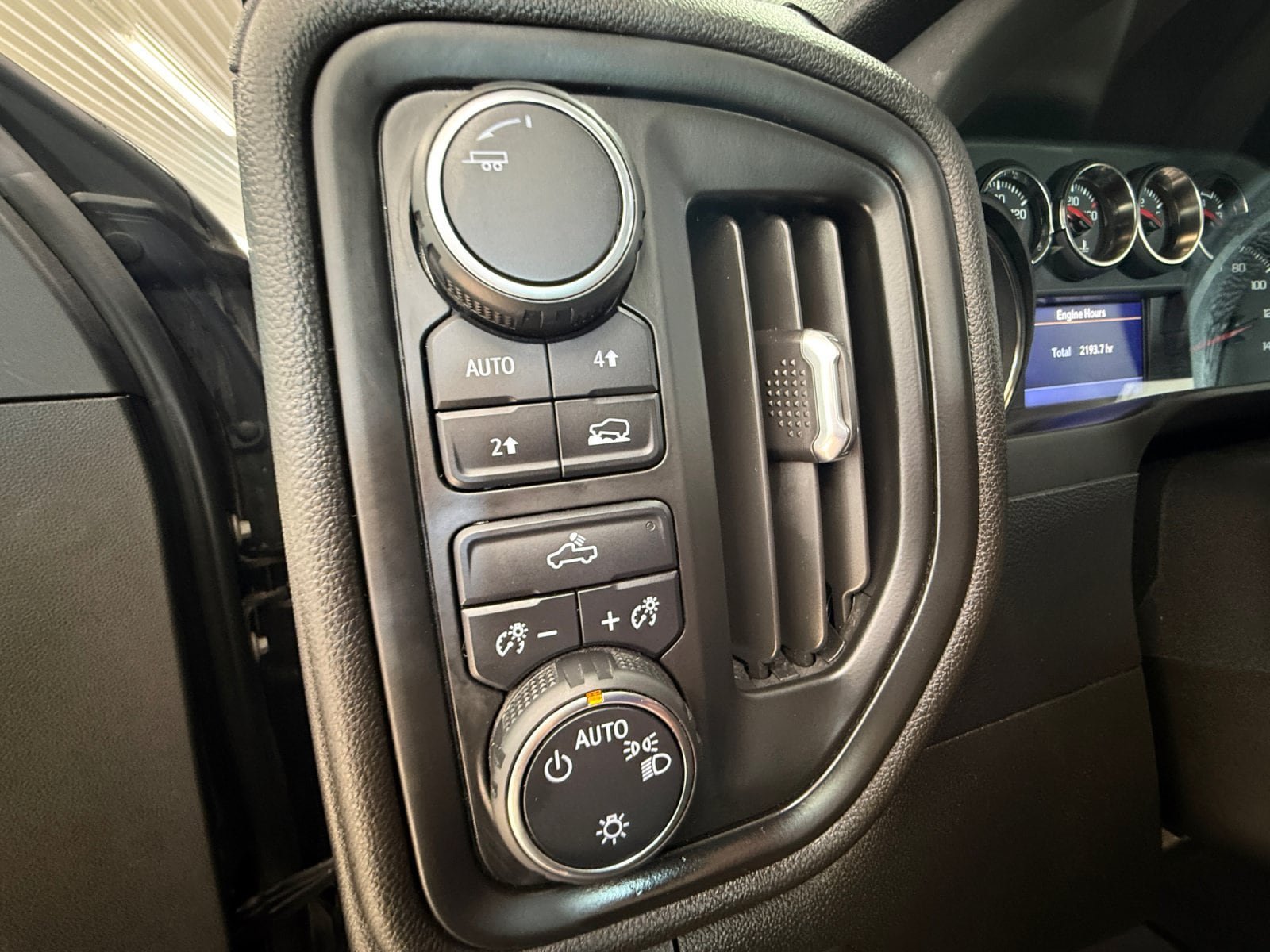Used 2022 Chevrolet Silverado 1500 Custom w/ Safety Confidence Package AWD/4WD image 22
