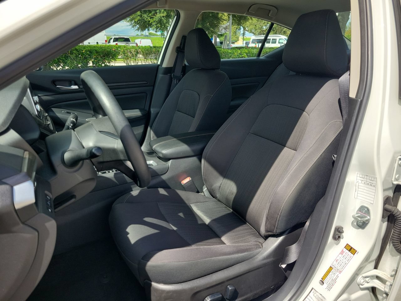 Used 2025 Nissan Altima 2.5 SV FWD image 15