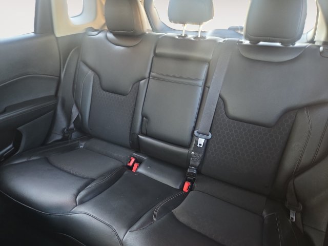 Used 2018 Jeep Compass Latitude w/ Popular Equipment Group AWD/4WD image 13