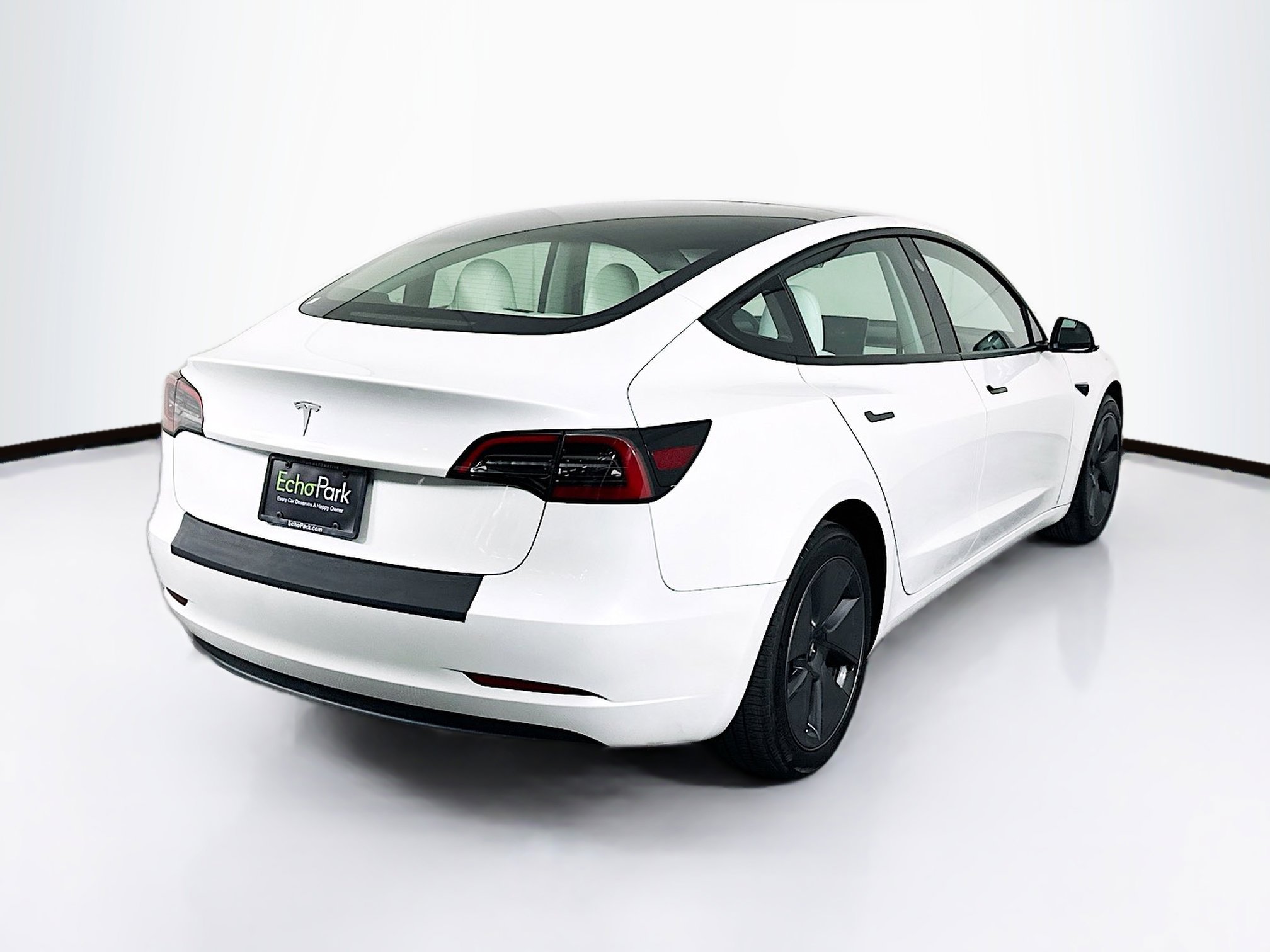 Used 2023 Tesla Model 3 Standard Range image 9