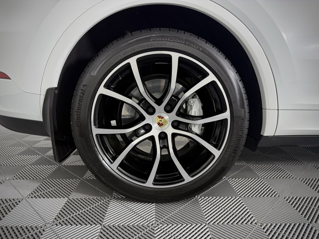 Used 2022 Porsche Cayenne Turbo image 17
