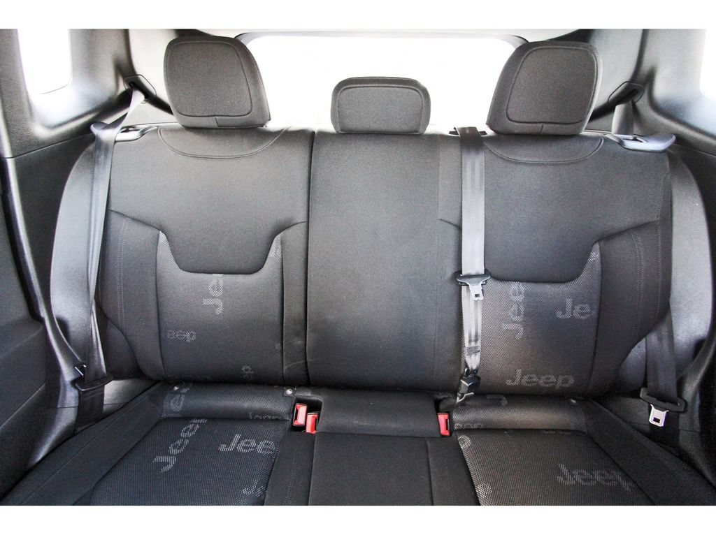 Used 2015 Jeep Renegade Latitude AWD/4WD image 14