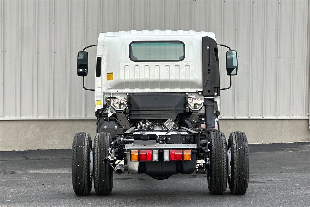 Used 2024 Isuzu NPR image 6