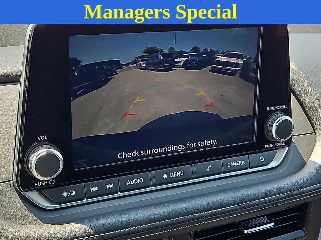 Used 2025 Nissan Rogue SV AWD/4WD image 16