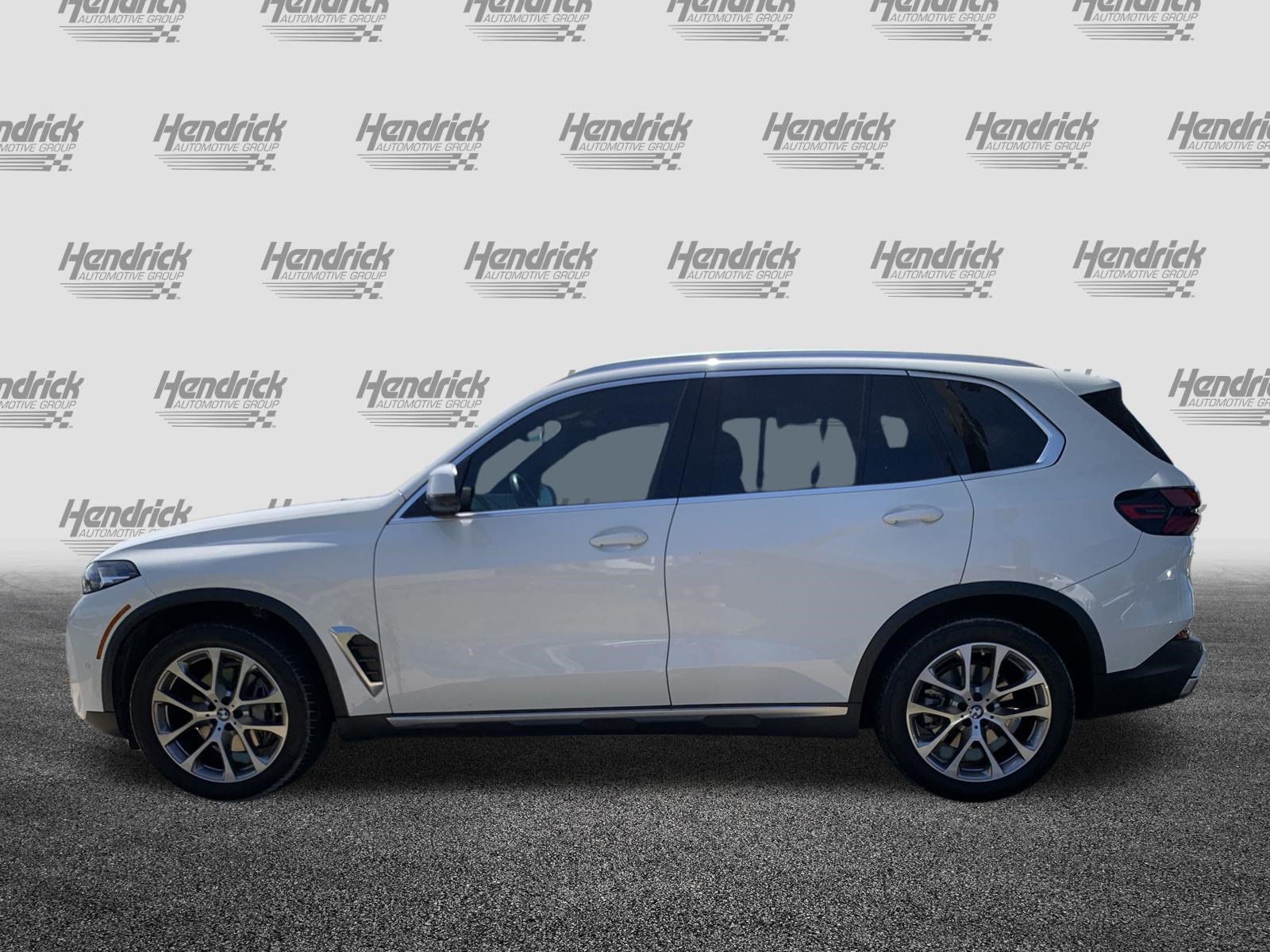 Used 2024 BMW X5 xDrive40i w/ Parking Assistance Package AWD/4WD image 7