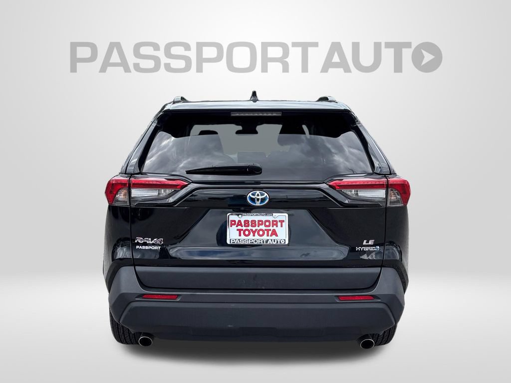 Used 2024 Toyota RAV4 LE AWD/4WD image 7