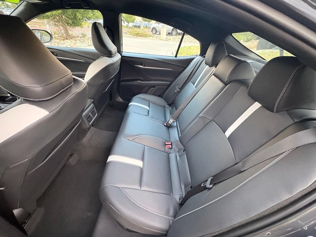 Used 2026 Toyota Camry Hybrid FWD image 22