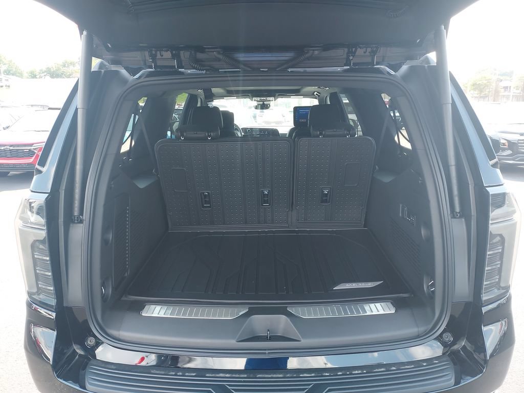 New 2026 Chevrolet Suburban High Country AWD/4WD image 9