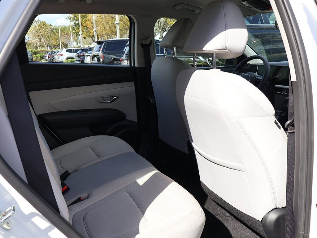 Used 2025 Hyundai Tucson SE image 33