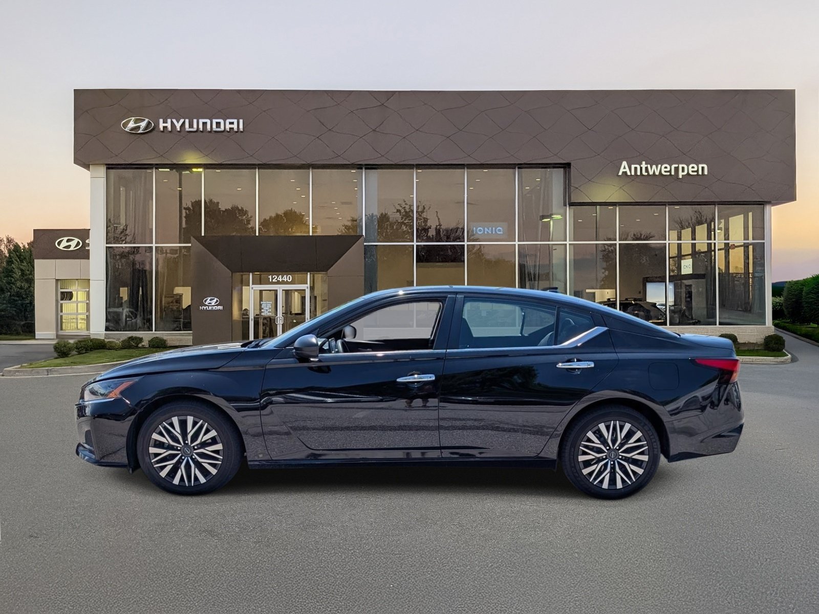 Used 2024 Nissan Altima 2.5 SV FWD image 6