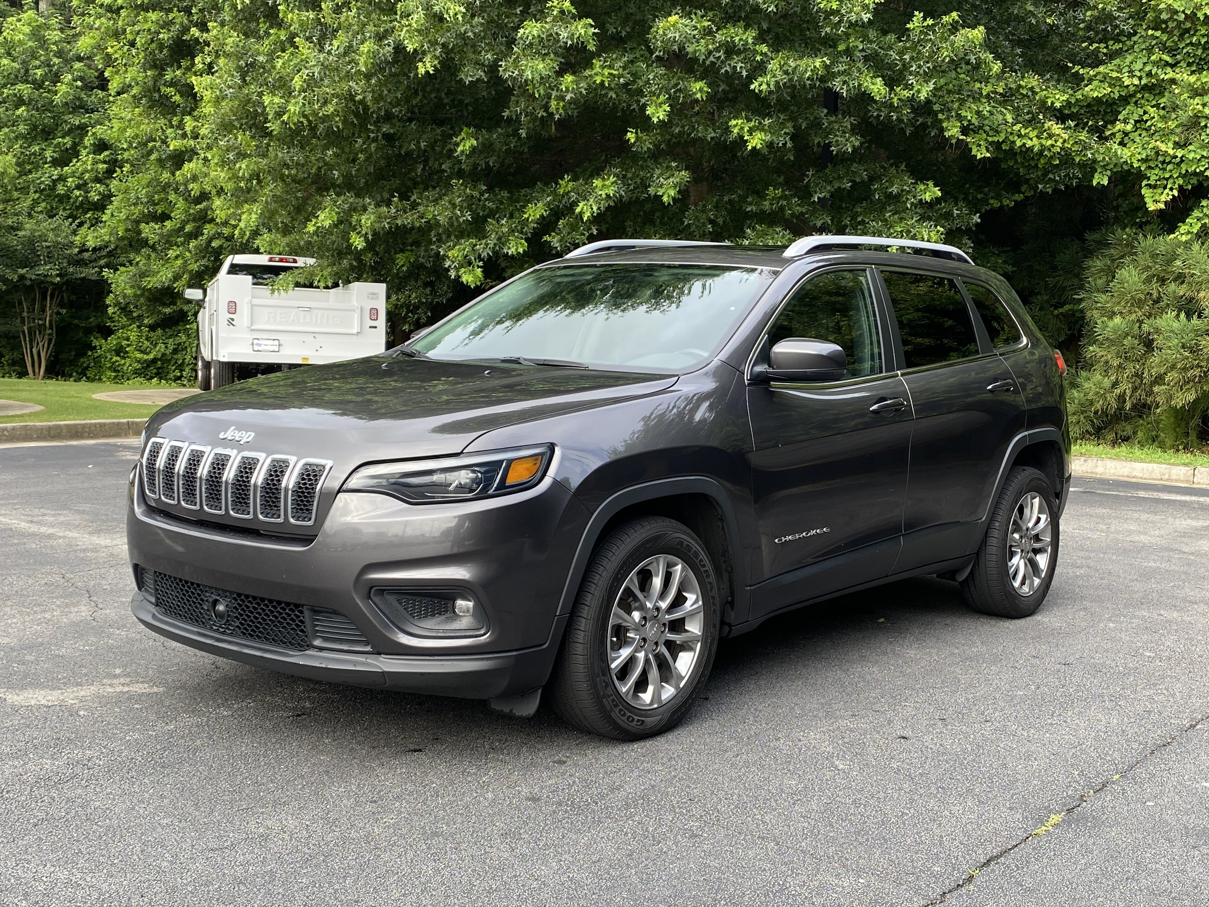 Used 2021 Jeep Cherokee Latitude Plus w/ Sun & Sound Group FWD image 5