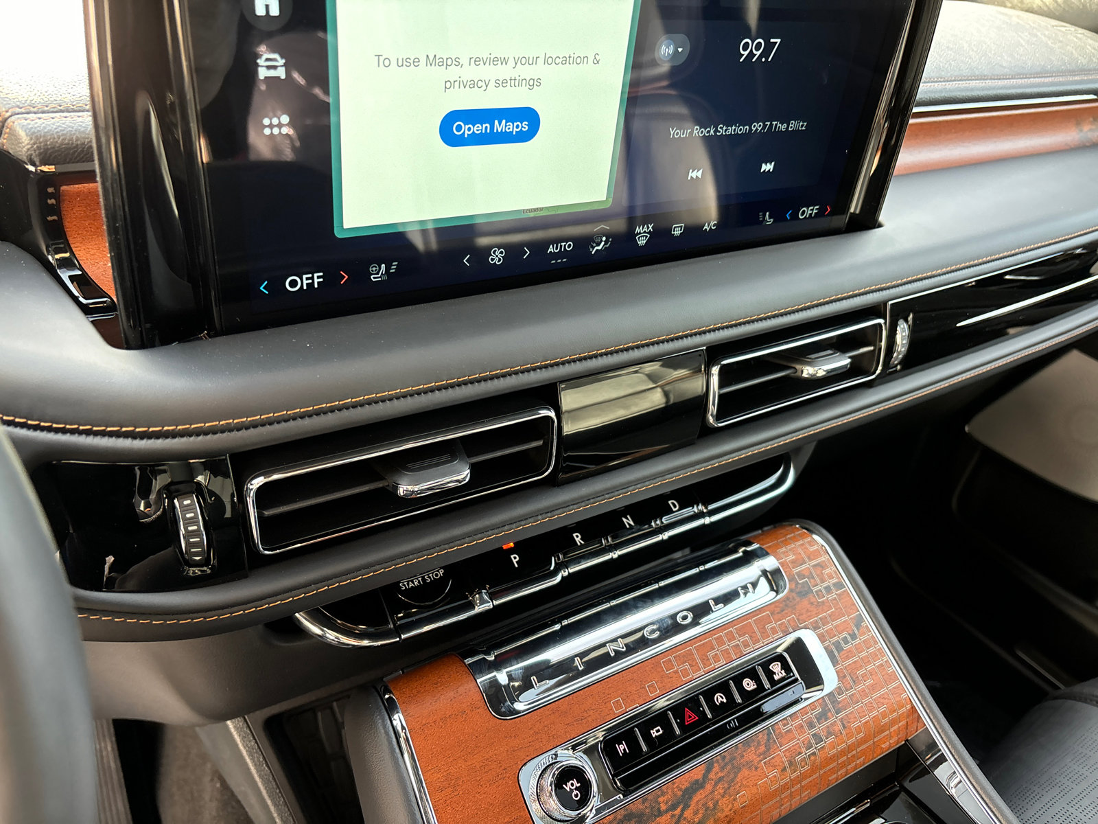 New 2025 Lincoln Aviator Black Label w/ Jet Appearance Package image 23