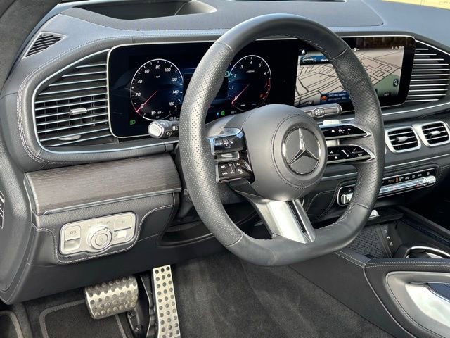 Used 2025 Mercedes-Benz GLS 580 4MATIC image 12