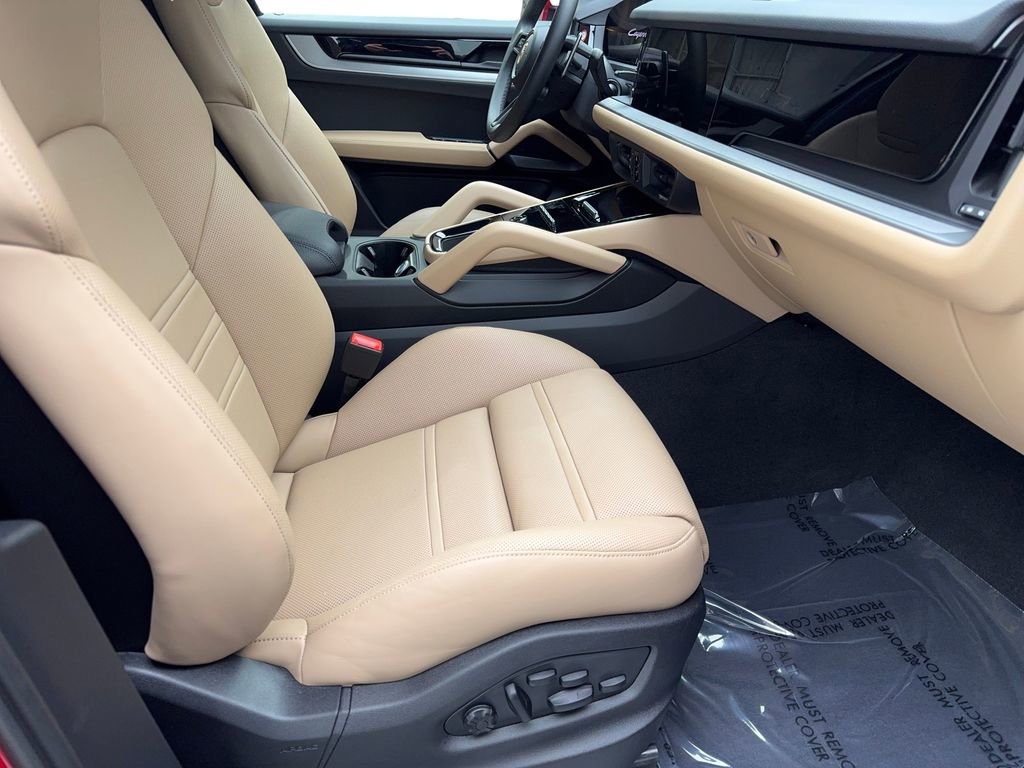 Used 2026 Porsche Cayenne Coupe image 44