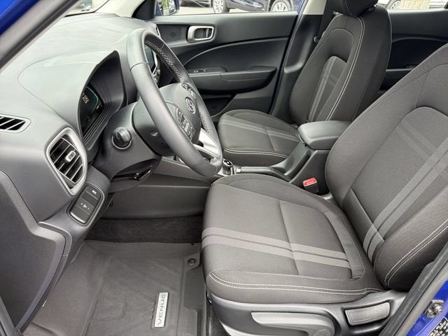 Certified 2025 Hyundai Venue SEL FWD image 9