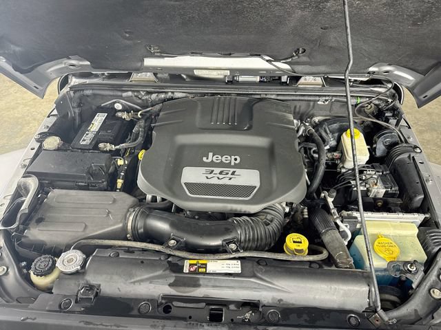 Used 2013 Jeep Wrangler Unlimited Sahara w/ Connectivity Group AWD/4WD image 33