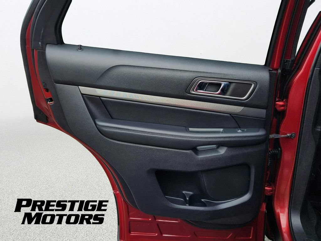 Used 2018 Ford Explorer XLT w/ Equipment Group 201A AWD/4WD image 23