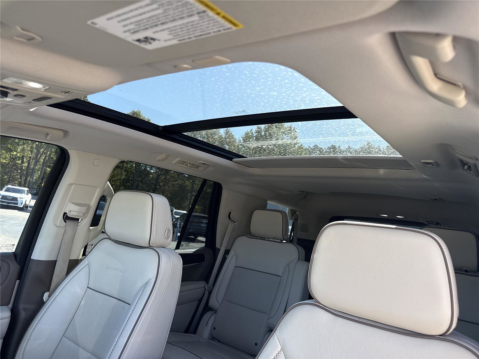 Used 2022 GMC Yukon Denali w/ Advanced Technology Package image 21